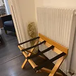 Dans Maison Du Xviᵉ Siecle, A Ferrand Petit Dejeuner Et Menage Inclus Appartement