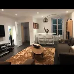 Dans Maison Du Xviᵉ Siecle, A Ferrand Petit Dejeuner Et Menage Inclus *