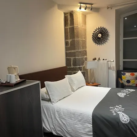 Dans Maison Du Xviᵉ Siecle, A Ferrand Petit Dejeuner Et Menage Inclus Lägenhet *