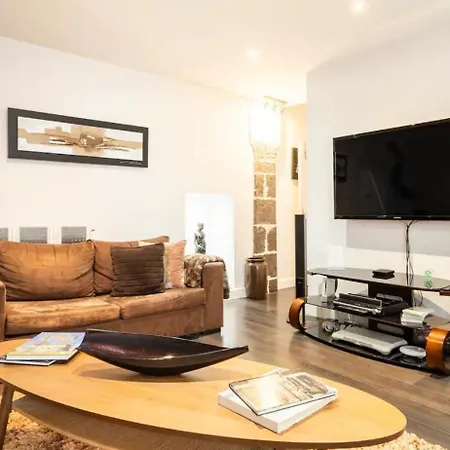 Petit-dejeuner, Menage Parking Gratuits Apartment