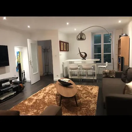 Dans Maison Du Xviᵉ Siecle, A Ferrand Petit Dejeuner Et Menage Inclus *